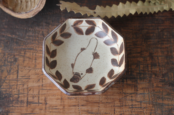 マット釉八角豆皿 カモノハシ 1枚目の画像