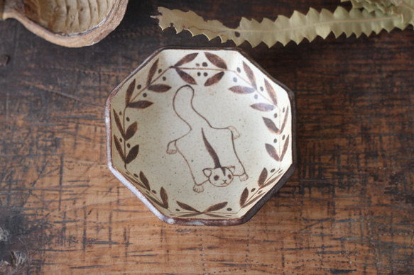 マット釉八角豆皿 フクロモモンガ 1枚目の画像