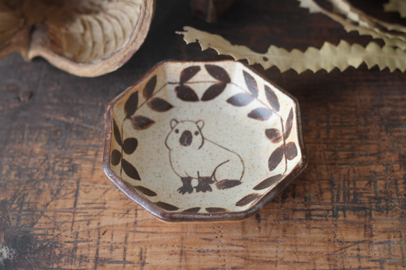 マット釉八角豆皿 カピバラ 2枚目の画像