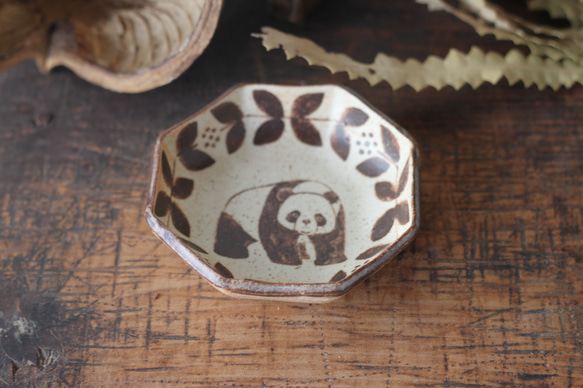 マット釉八角豆皿 パンダ 2枚目の画像