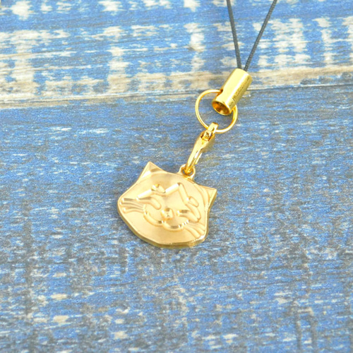 猫の天使のストラップ ニッコリ笑顔の猫ちゃん ストラップ 透明レジンでコーティング 真鍮製