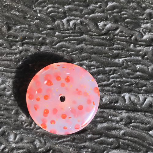 ゴビ石−1205 ゴビ瑪瑙『平安扣』 水玉模様ペンダントトップ