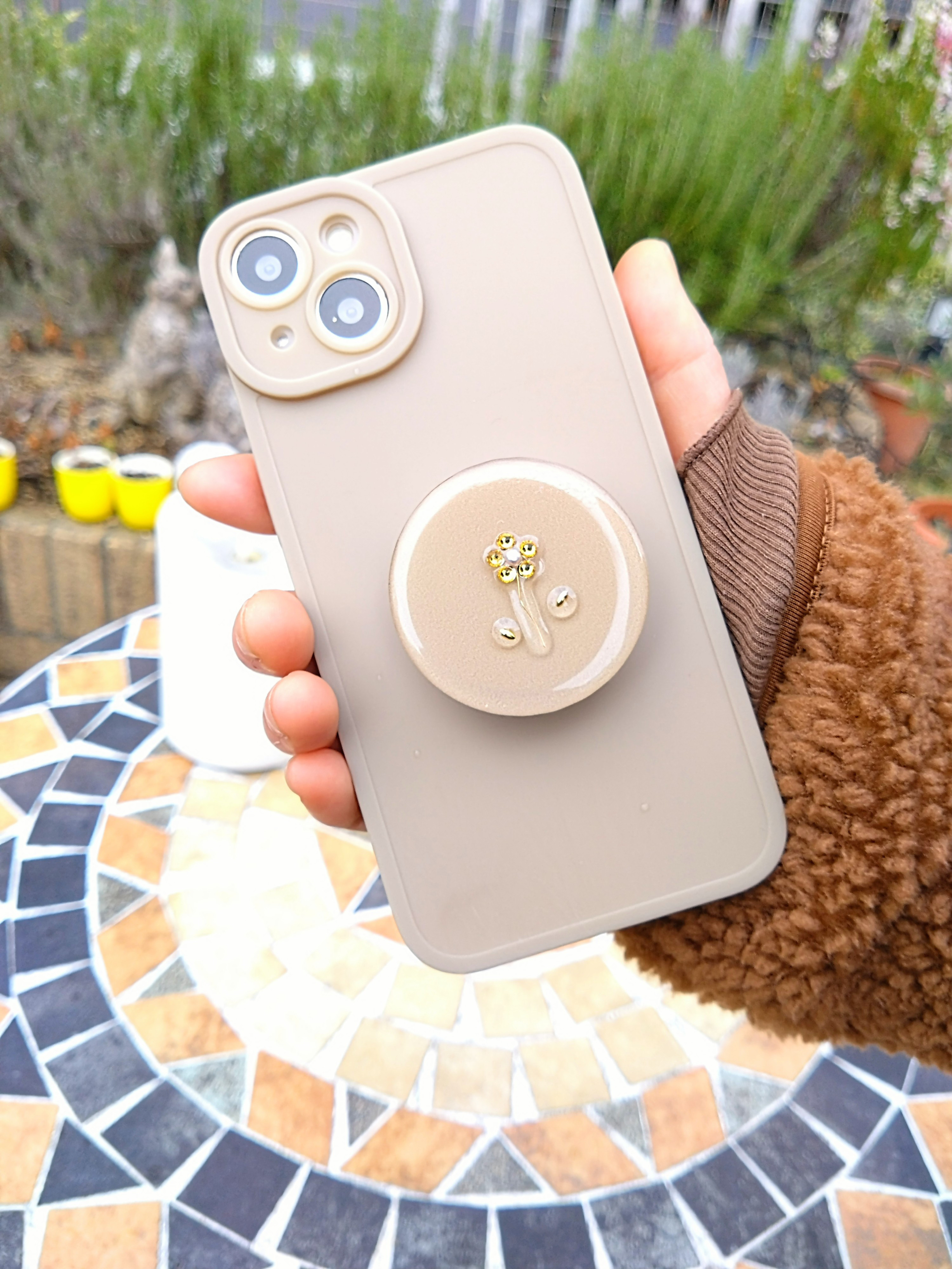 iPhoneケースハンドメイドワイヤーフラワーくすみカラーグレージュ