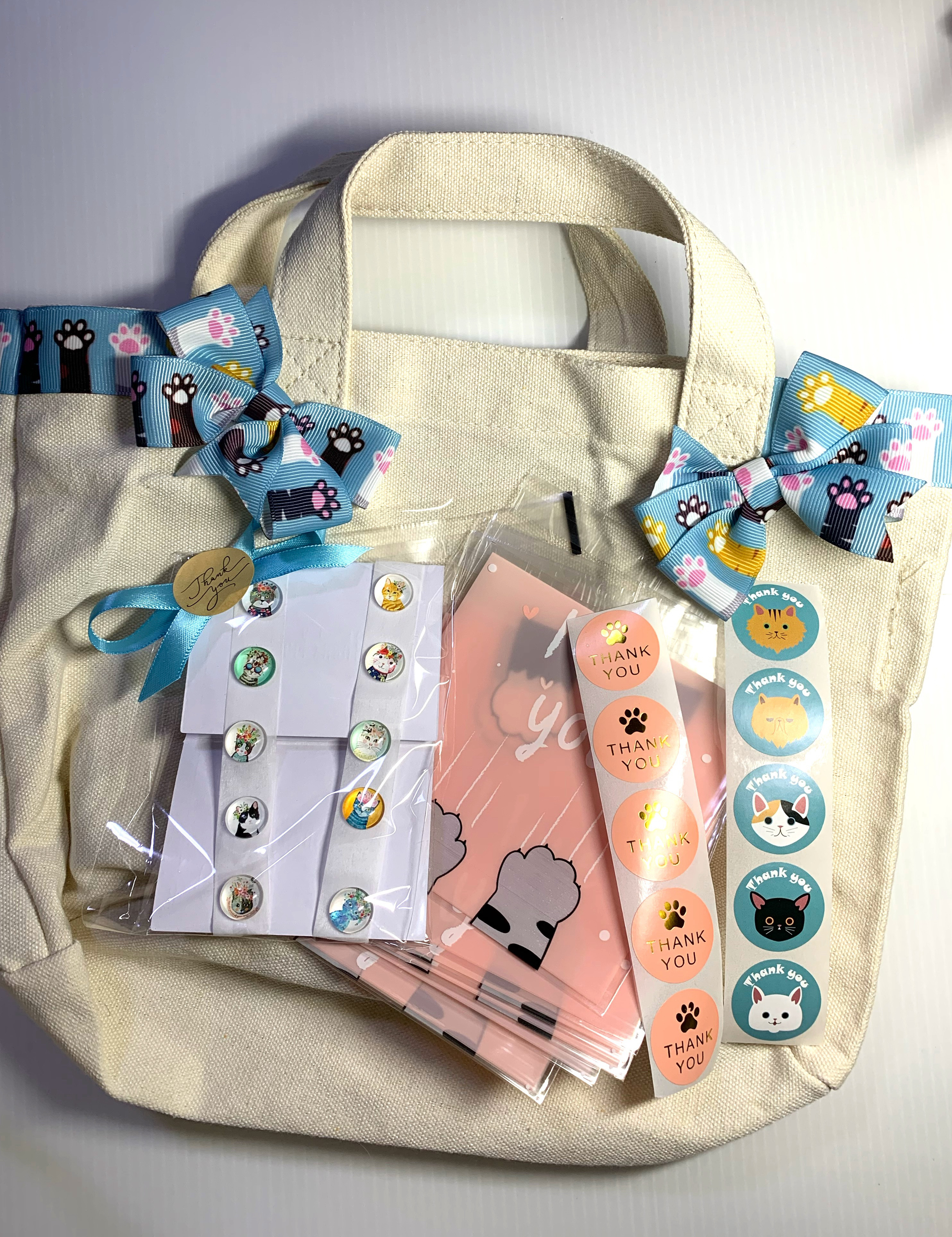 おまけ付き ピンバッジ マスコット 3点セット ポーチ Hello Kitty展