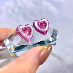 glass heart magnet Earrings 3枚目の画像