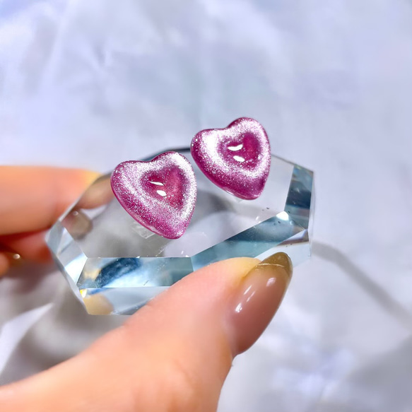 glass heart magnet Earrings 4枚目の画像