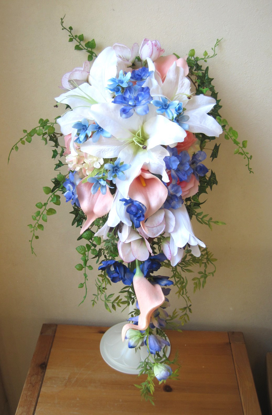 カサブランカのキャスケードブーケ♪ブートニア付き♪生花みたいに綺麗な造花です♪高品質なのに安い