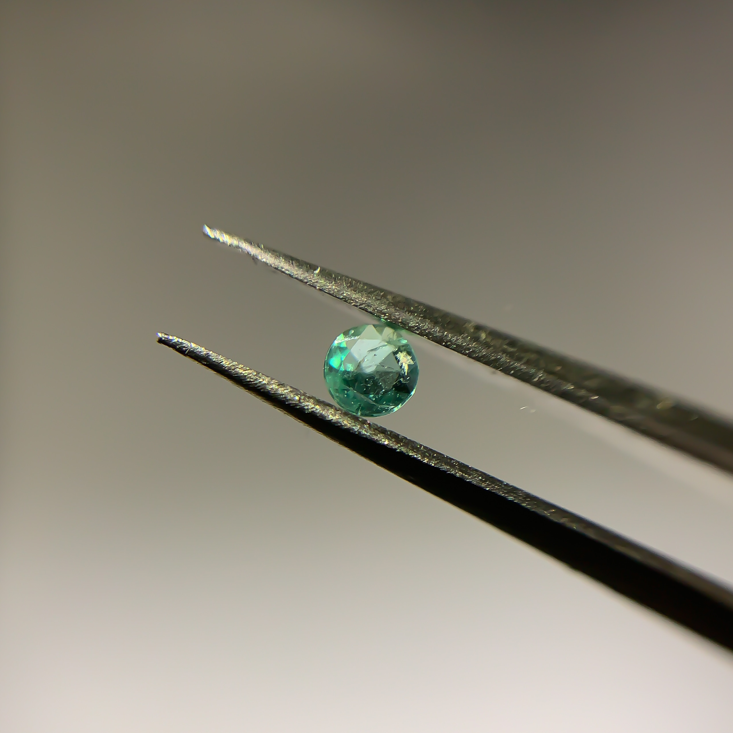 ルース】パライバトルマリン 2㎜ 天然石 TREMP 通販 17266805｜Creema  