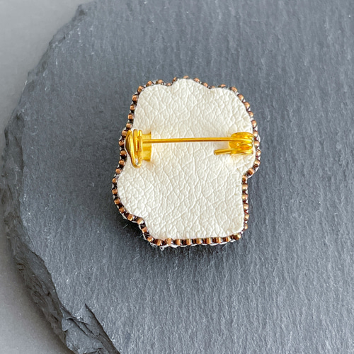 モコモコビールのビーズ刺繍ブローチ ブローチ Bell 通販 17266825