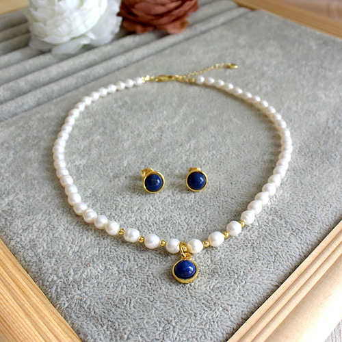 ラピスラズリと淡水パールのネックレス＆ピアスのセット ゴールド