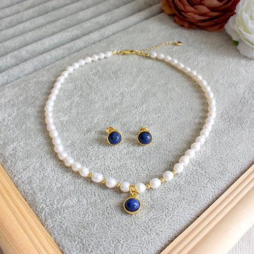 ラピスラズリと淡水パールのネックレス＆ピアスのセット ゴールド