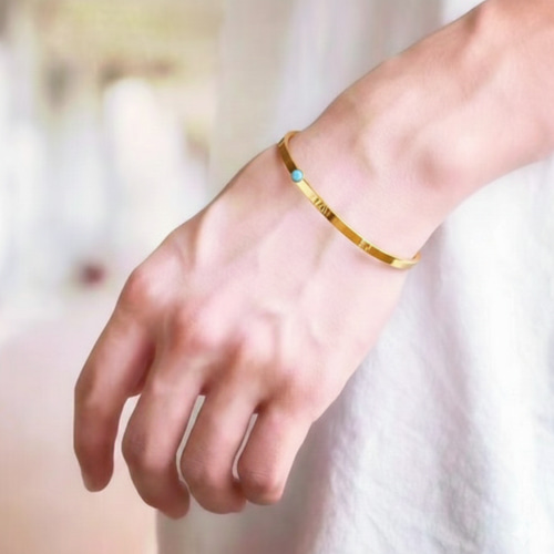 着けるだけ華奢魅せ叶うラリマーのゴールドブレスレット バングル