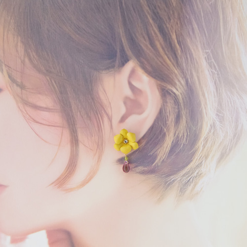 手染めレザー＊フリージアのピアスorイヤリング イヤリング