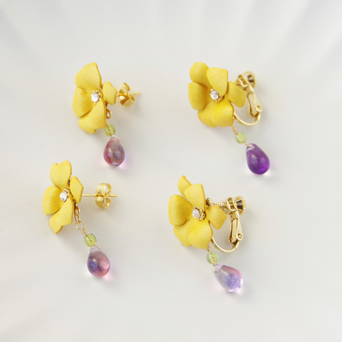 手染めレザー＊フリージアのピアスorイヤリング イヤリング