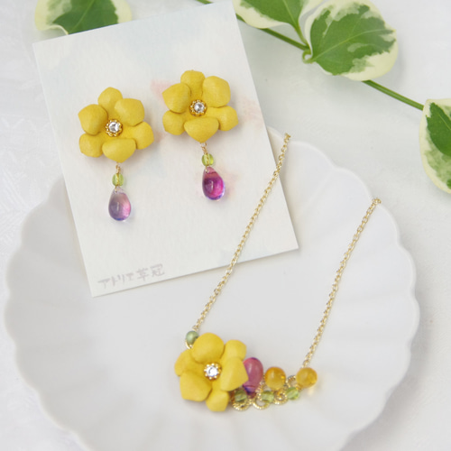 手染めレザー＊フリージアのピアスorイヤリング イヤリング