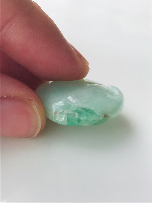 [P299-229] ジェイド　JADE  ヒスイ　本翡翠　ペンダント　天然石　ミャンマー産　彫刻　ライトグリーン 17枚目の画像