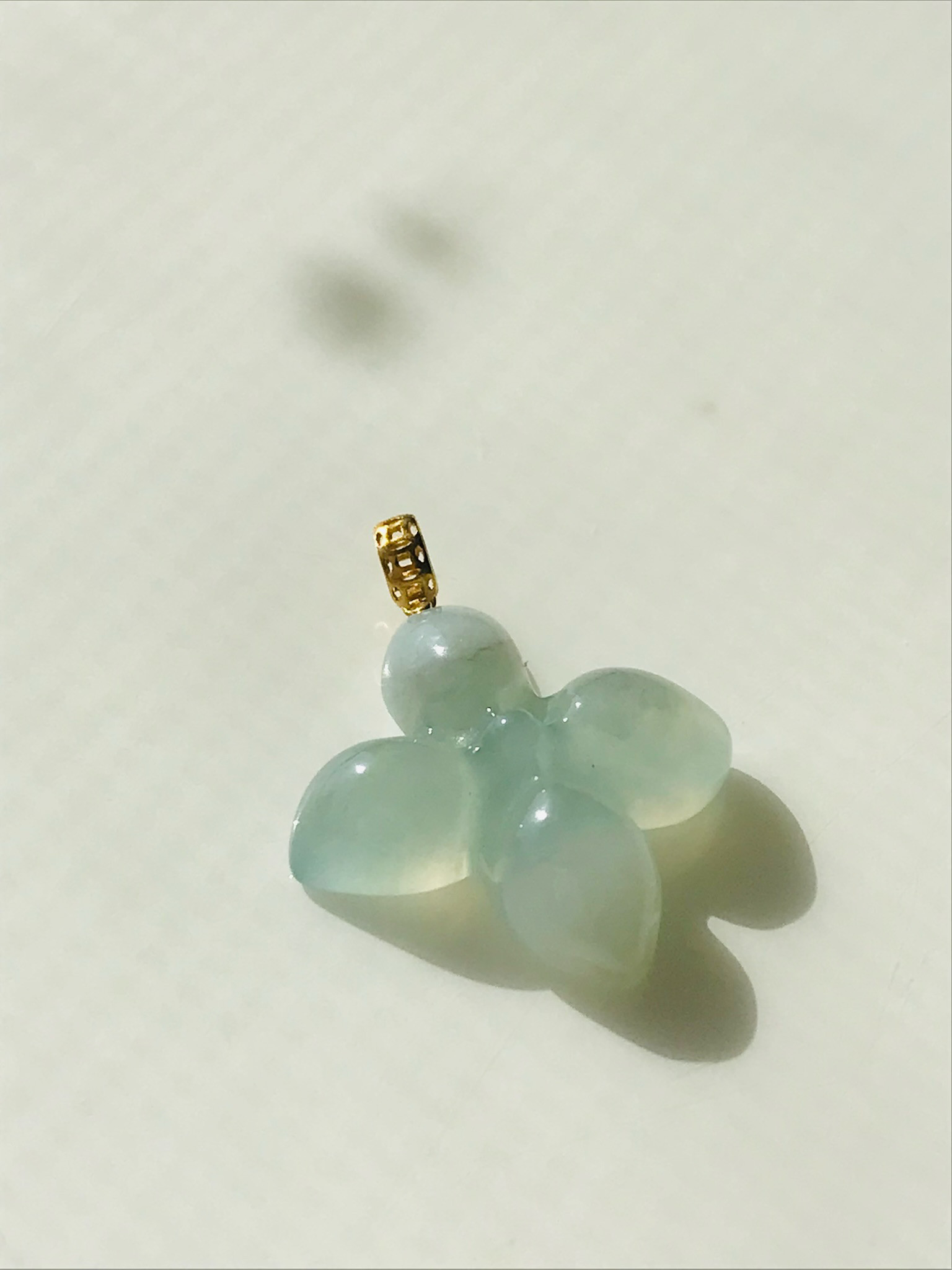 [P110-255] ジェイド　JADE  ヒスイ　本翡翠　ペンダント　天然石　一点物　希少　ミャンマー産　彫刻　花
