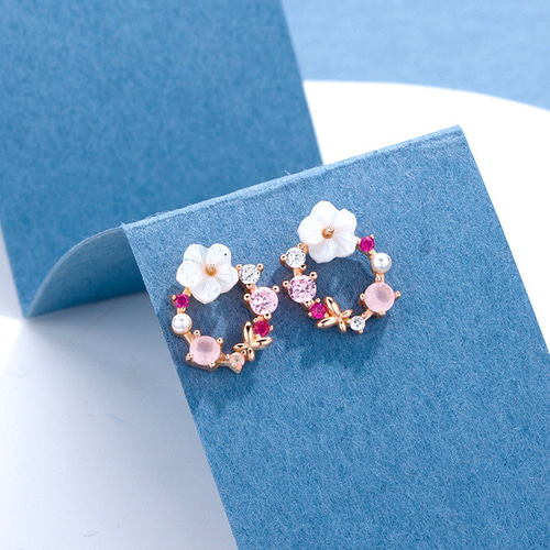 さくらもちページ♡金属ピアス 4点♡いつもありがとうございます♡ 最新作の さくらもち様専用ページ金属ピアス 4点いつも