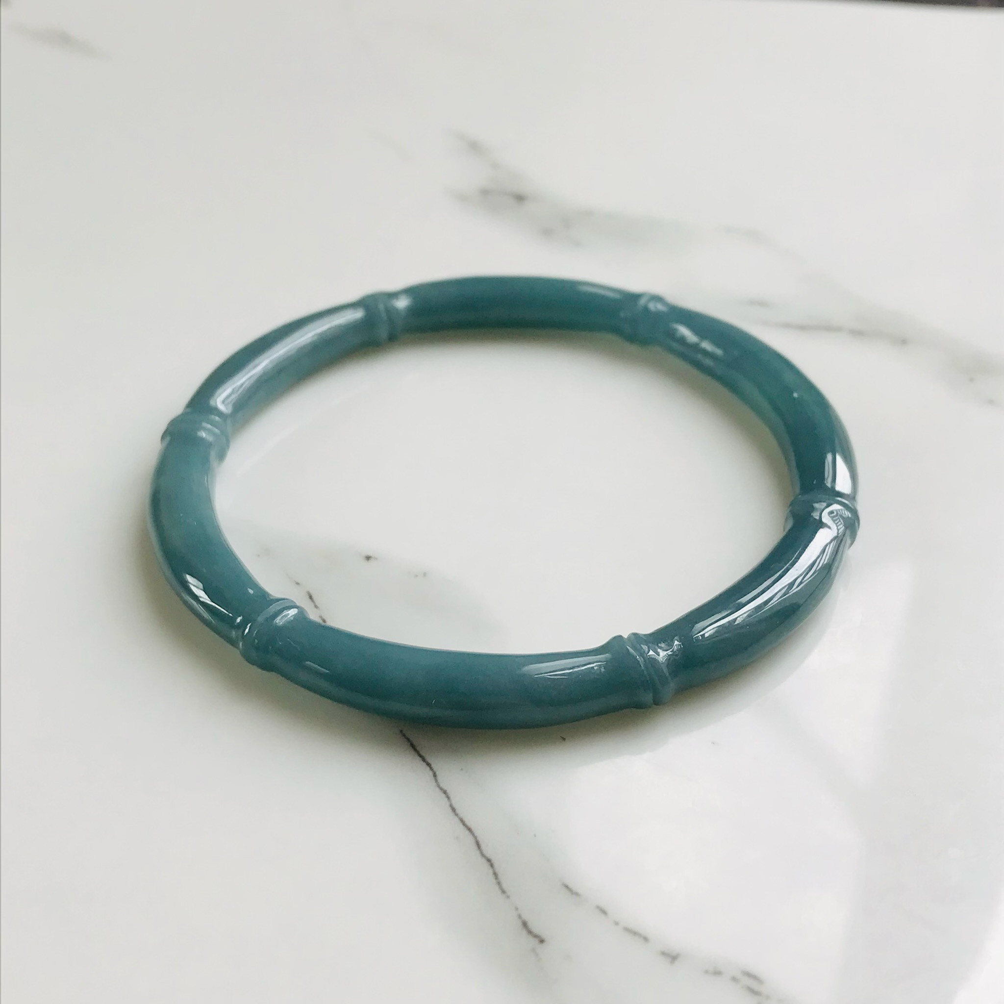 [B510-019] ジェイド　JADE  ヒスイ　本翡翠　バングル　天然石　一点物　希少　彫刻　グアテマラ産　ブルー