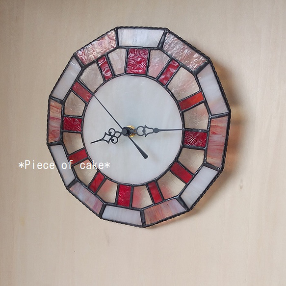 ステンドグラスの掛け時計＜レッド＞ (CL10A)＜壁掛け時計　クロック　赤　ホワイト クォーツ＞ 2枚目の画像