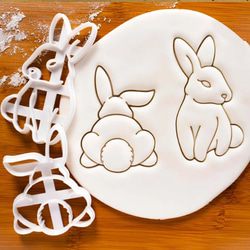 うさぎ型のクッキー型　型抜き　輸入雑貨　チョコレート　ビスケット　ウサギ 　かわいい　プラスチック　バレンタイン 1枚目の画像