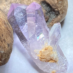 親子水晶✨　レインボー　ベラクルス アメジスト　ラフストーン　原石 2枚目の画像