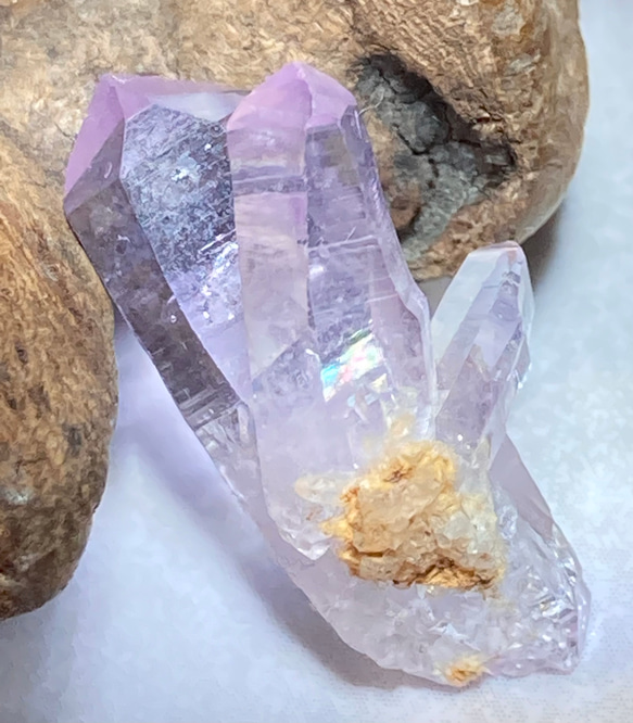 親子水晶✨　レインボー　ベラクルス アメジスト　ラフストーン　原石 2枚目の画像