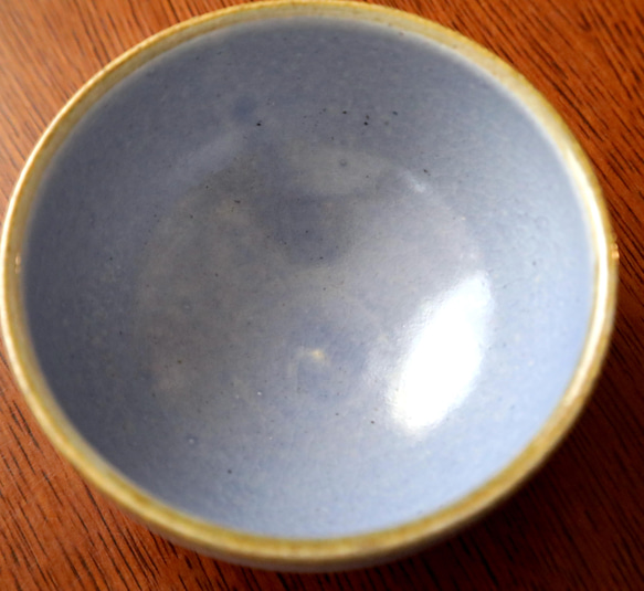 海碧貫入釉と錆茶のふっくら丸い飯碗 9枚目の画像