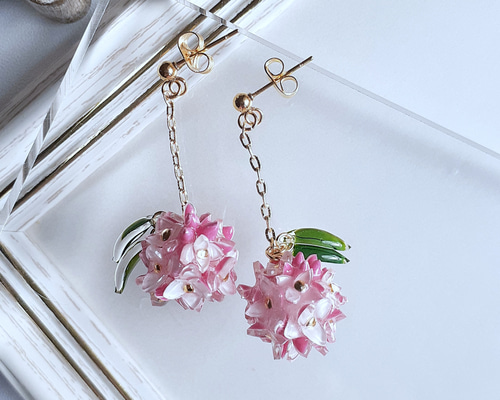 新作⭐　花柄　チェーン　ボール　ハンドメイド　ピアス　イヤリング　アクセサリー 新作⭐ 花柄 チェーン ボール ハンドメイド ピアス イヤリング