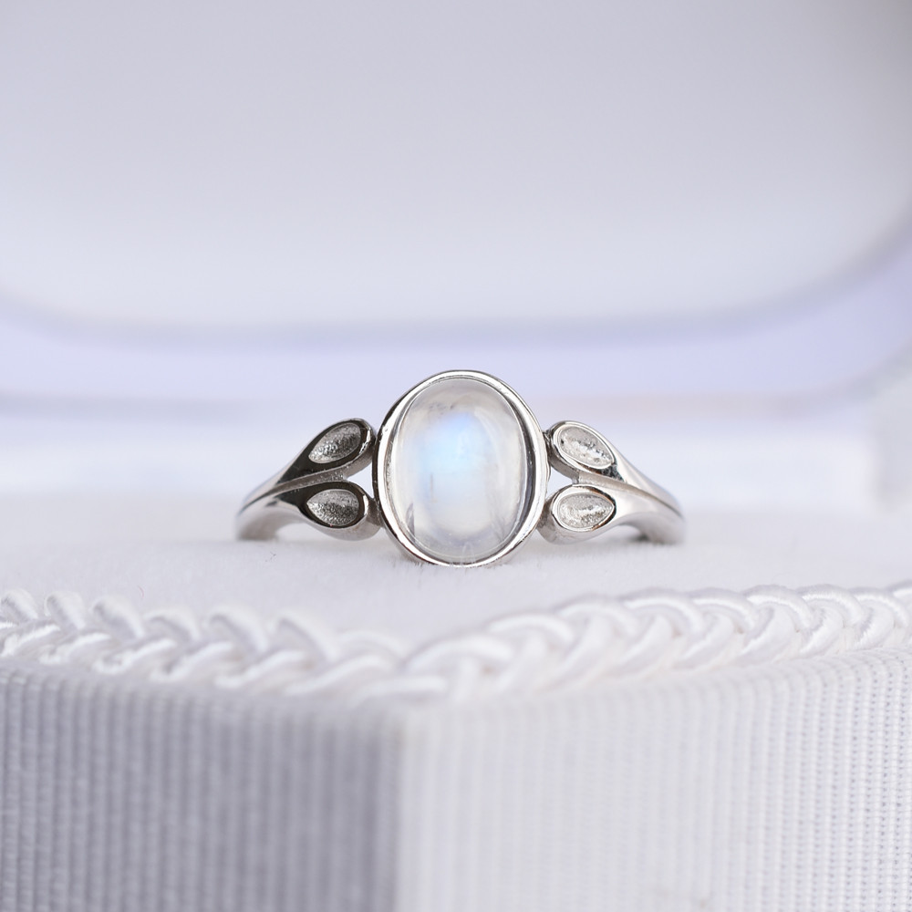 レインボームーンストーン指輪、リング：アンティーク調の装飾：シルバー：Creema限定【送料無料】