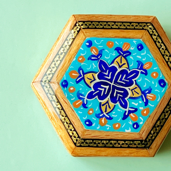ペルシャの象嵌細工（寄木細工）小箱　六角形【ハータムカーリー160】 2枚目の画像