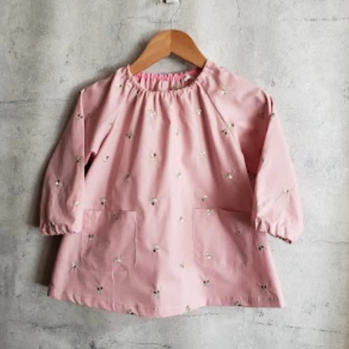数量限定【*80〜150】 さくらんぼ刺繍 ライトピンク 総柄 長袖スモック