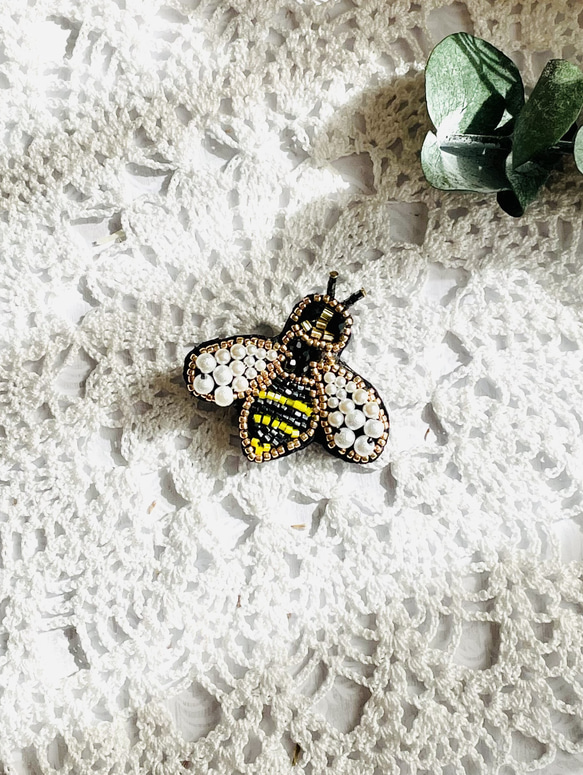 オートクチュール　ビーズ刺繍　pumpkinブローチ オートクチュールビーズ刺繍「花びらブローチ」の作り方｜ぬくもり
