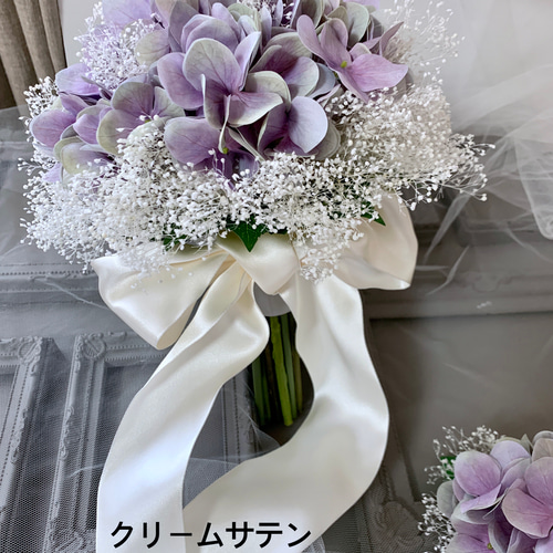 ラベンダーグレイのアジサイとかすみ草の ウエディングブーケ フォト