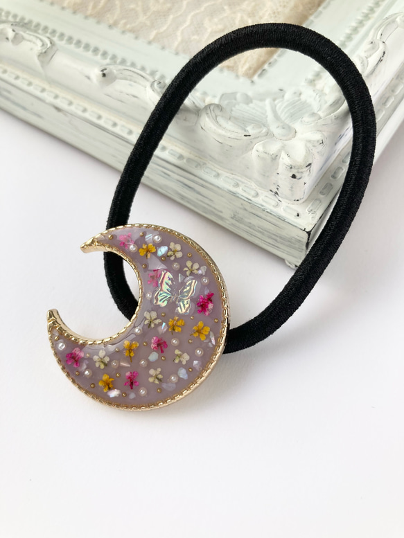 レジンヘアゴム 三日月　シェル　お花　ちょうちょ　ブラック レジンヘアゴム 三日月シェルお花ちょうちょブラック