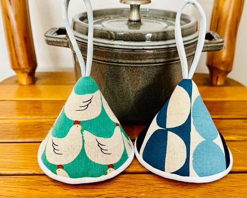 ⚠️専用商品　三角鍋つかみ.三角ミトン.STAUB.ストウブ.手刺繍.ハンドメイド 三角鍋つかみ 三角ミトン 刺繍 STAUB ストウブ ル・クルーゼ