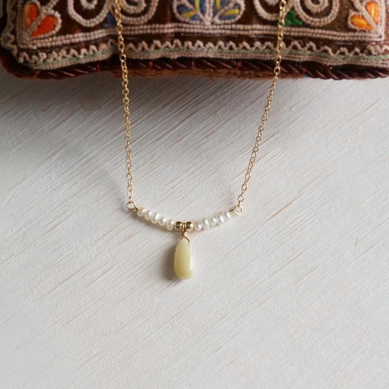 ミルキーなキャッツアイと淡水パールのネックレス NE-GF-58