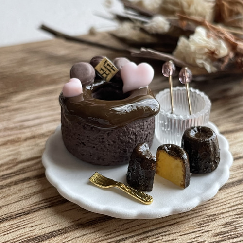 チョコレートシフォンケーキとカヌレプレート ミニチュアスイーツ 