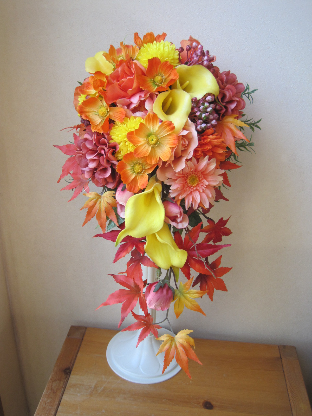 紅葉とコスモスの秋色キャスケードブーケ♪ブートニア付き♪生花