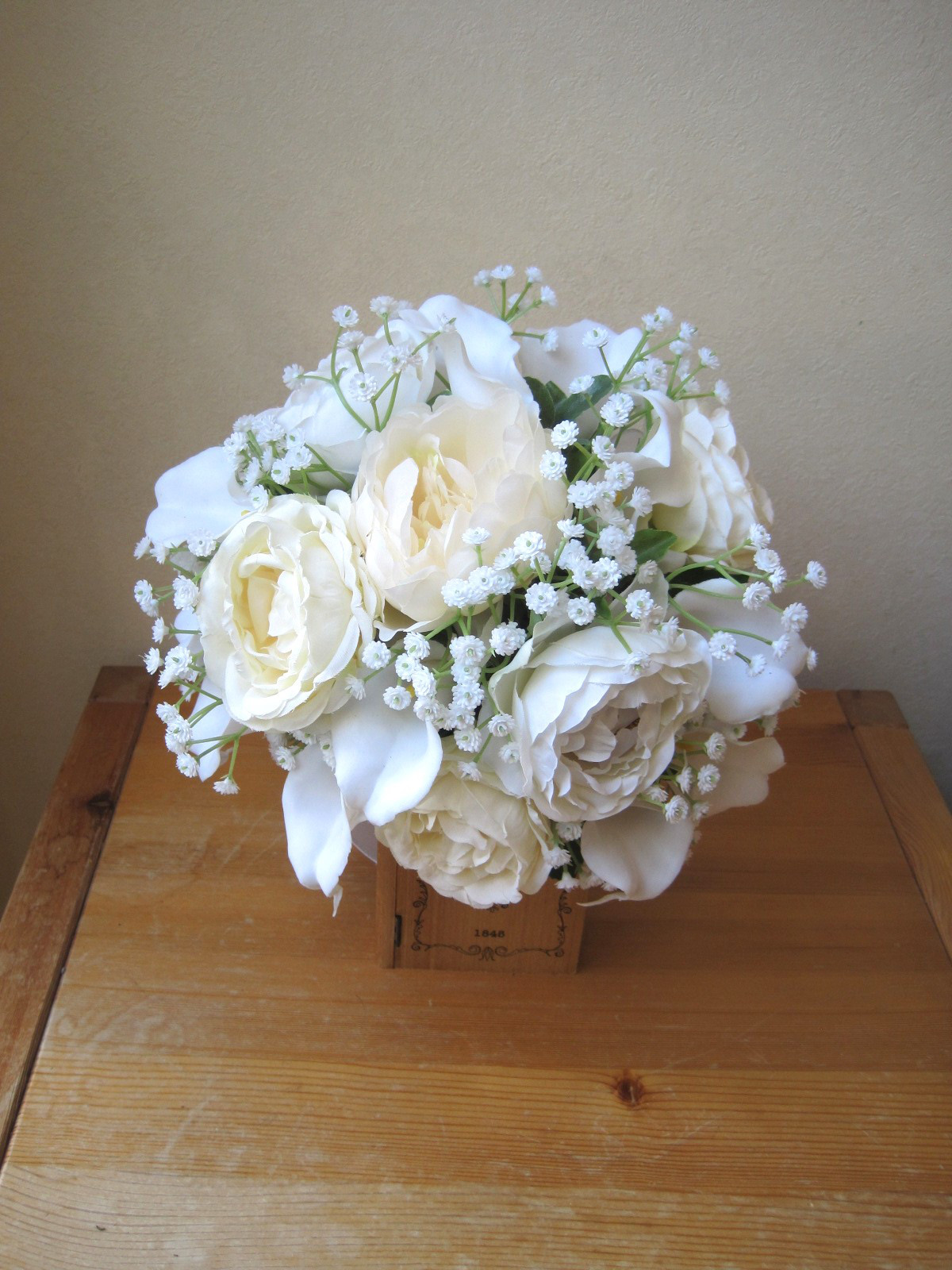 カラーリリーとかすみそうとしゃくやくのクラッチブーケ♪ブートニア付き♪生花みたいに綺麗な造花です♪高品質なのに安い 8,633円