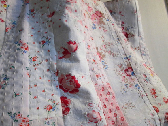 Sac fleurs フランスアンティーク花柄コットン　ランダムパッチワークカンタ刺繍の手提げトート 5枚目の画像
