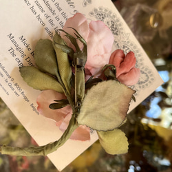 アンティーク染め色の布花〜ピンク薔薇のコサージュ 3枚目の画像