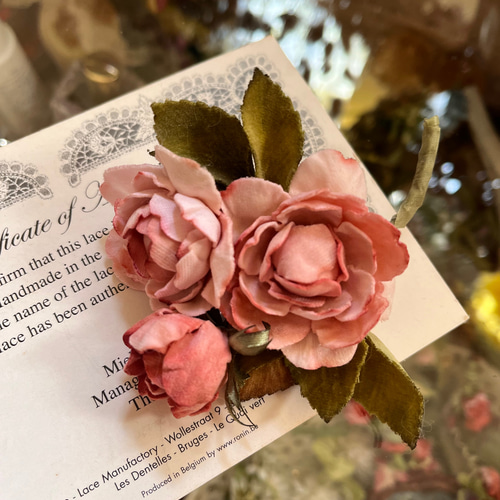 アンティーク染め色の布花〜ピンク薔薇のコサージュ コサージュ