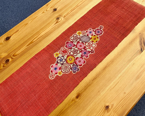 紅型 手染めテーブルクロス梅の花 赤70cm その他インテリア雑貨 紅型