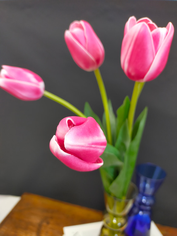 フレンチピンクのチューリップとアート花瓶セット／アーティフィシャルフラワー 2枚目の画像