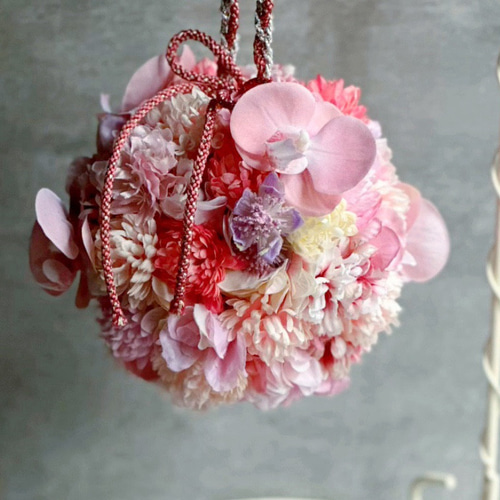 桜と胡蝶蘭とマムのかわいいピンクのボールブーケ/和装ブーケ/アーティ  