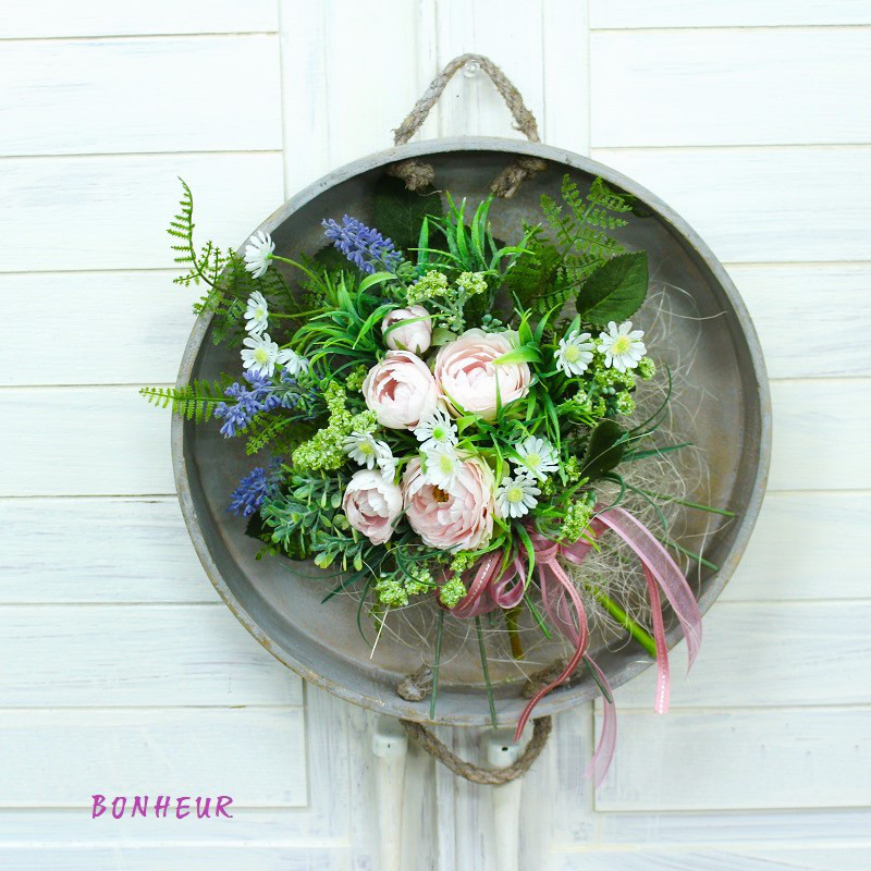 丸いトレーの壁掛け・リース「ローズの花束風」アレンジ・アートフラワー（上質造花）