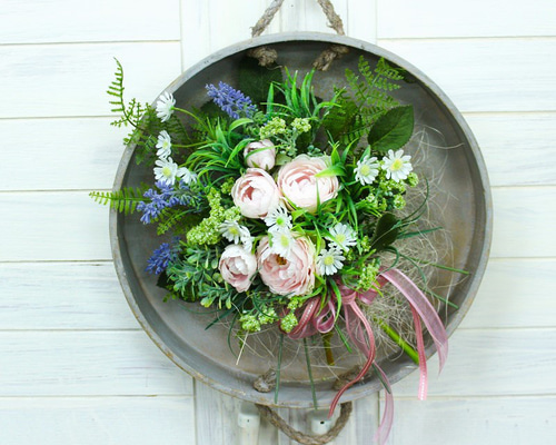 丸いトレーの壁掛け・リース「ローズの花束風」アレンジ・アート