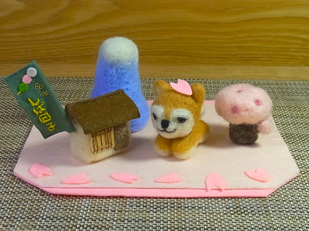 羊毛フェルト】峠の茶屋「しば団子」の看板犬、柴犬さくらちゃん - cte  