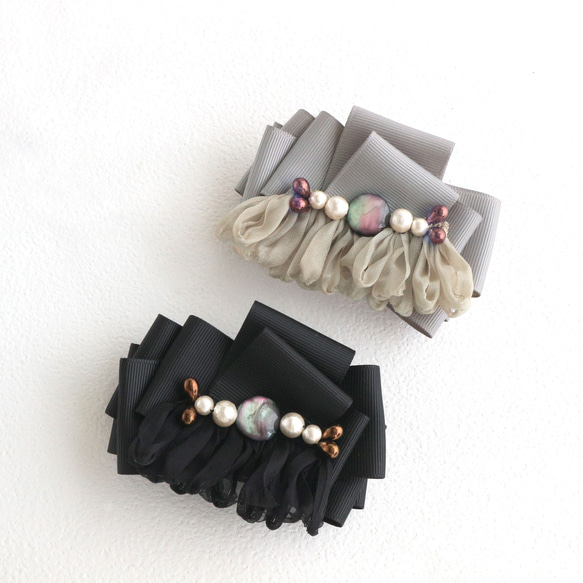 【選べる2色】重ねリボンのバレッタ シック ヘアアクセ  シフォン フリル フリンジ 黒 ブラック グレー 夏 梅雨 10枚目の画像